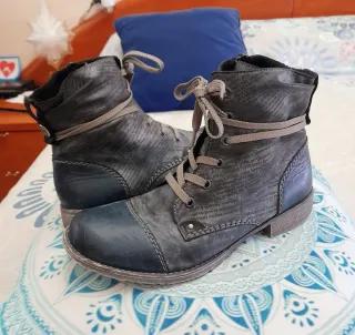 Rieker Payton Combat Boots-Newspaper Print mujer.