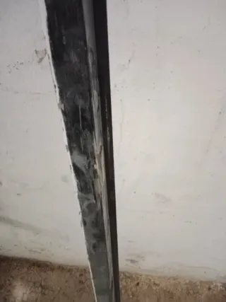 Puerta de cristal y aluminio negra