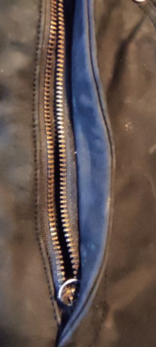 Pantalón de cuero negro con cordones