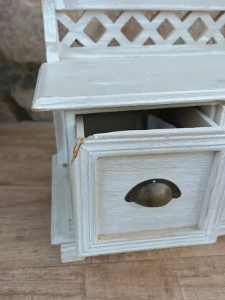 Tocador de mesa rústico con espejo