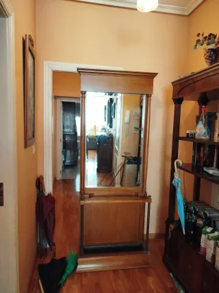 Paragüero de madera con espejo