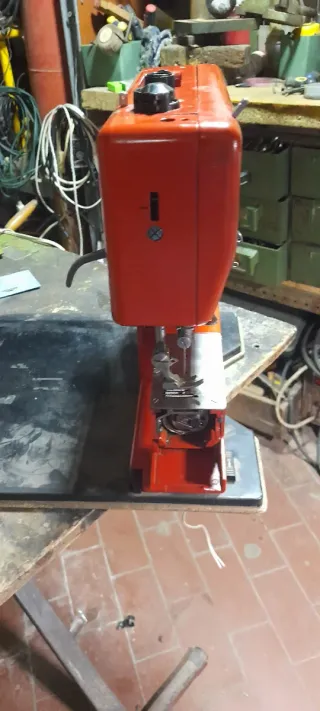 Macchina da cucire Salmoiraghi 44