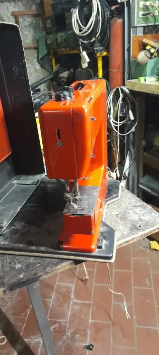 Macchina da cucire Salmoiraghi 44