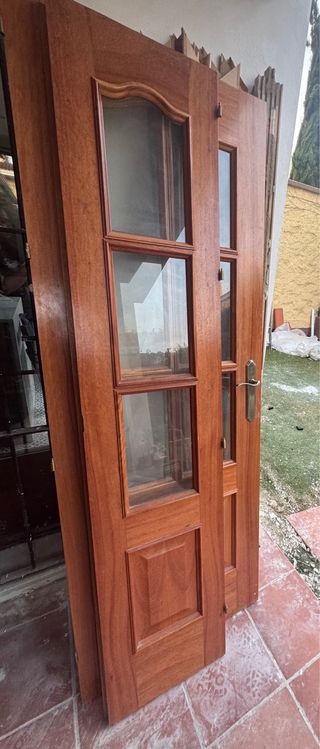 Puertas de madera con marcos