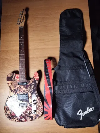 Guitarra Fender Squier Telec. Obey E.Limitada