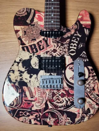 Guitarra Fender Squier Telec. Obey E.Limitada