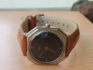 Reloj Mortima Mecánico Octogonal Dorado