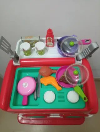 Camión de comida con cocina de juguete