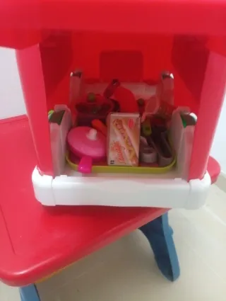 Camión de comida con cocina de juguete