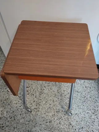 Mesa extensible madera y metal con cajón