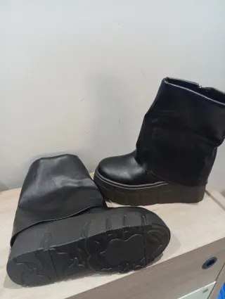 Botas plataforma negras con capa T40