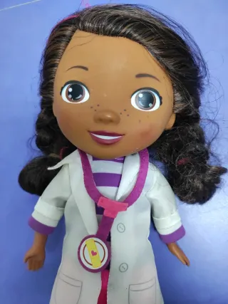 Muñeca Doctora Juguetes