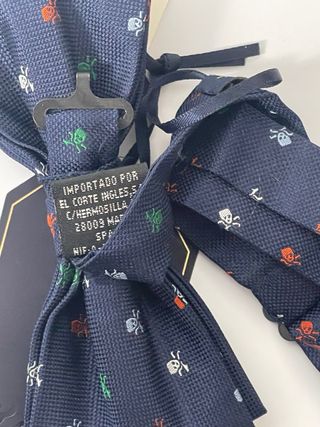 Pajarita Azul Marino Calaveras Easy Wear Nueva