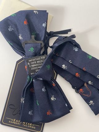 Pajarita Azul Marino Calaveras Easy Wear Nueva