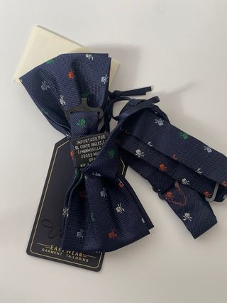 Pajarita Azul Marino Calaveras Easy Wear Nueva