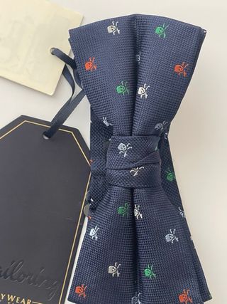 Pajarita Azul Marino Calaveras Easy Wear Nueva