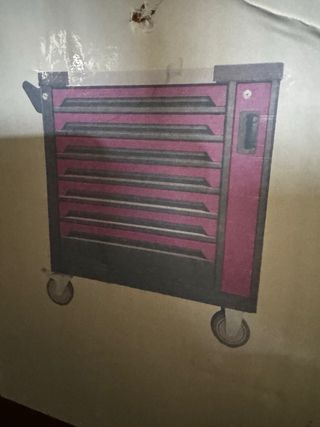 Carro de herramientas rojo y negro