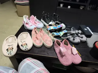 Zapatos niña todo 7 €