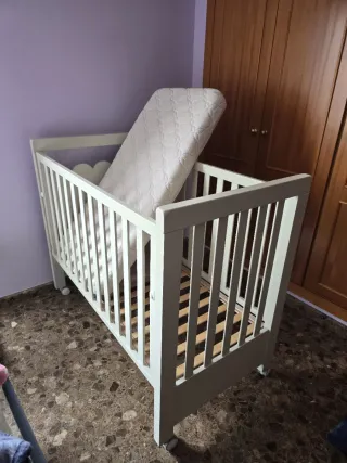 Cuna Micuna + colchón (120x60) con luz LED