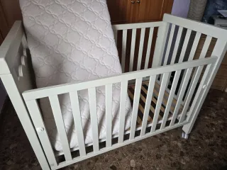 Cuna Micuna + colchón (120x60) con luz LED