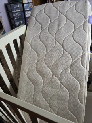 Cuna Micuna + colchón (120x60) con luz LED