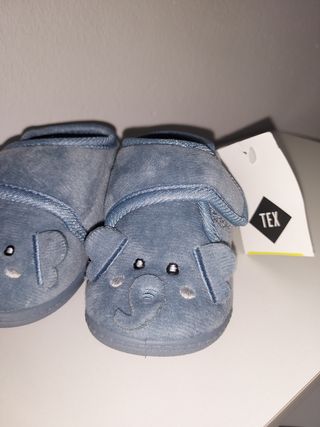 Zapatillas bebé elefante azul