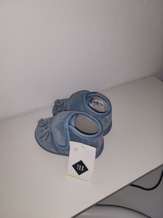 Zapatillas bebé elefante azul