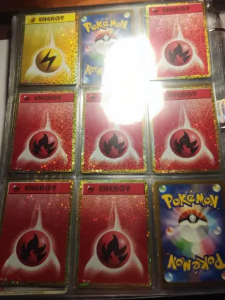 Carta Pokémon Energía Fuego holográfica