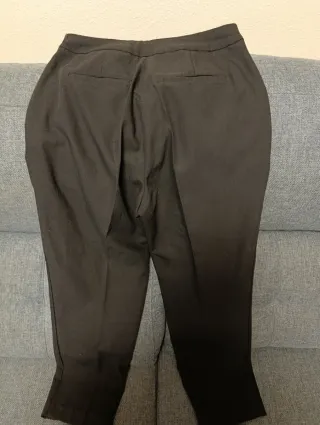 Pantalón de vestir negro con cinturón