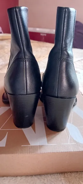 Botines Zara Tacón Punta Negra