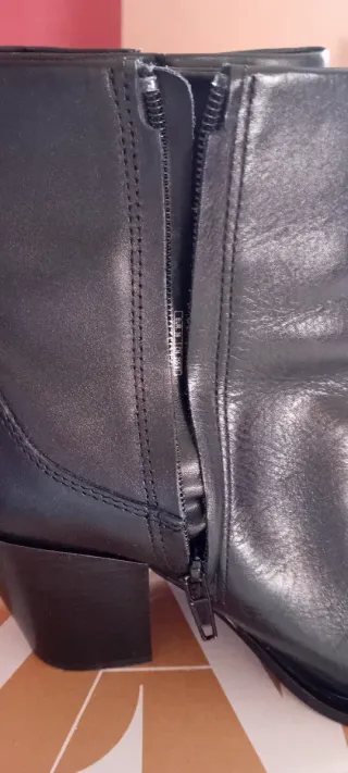 Botines Zara Tacón Punta Negra