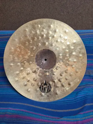 Diril Raw Bell Crash 19 pulgadas,muy poco uso.