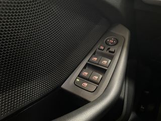 BMW Serie 1 118i 1.5i 136CV Gris oscuro