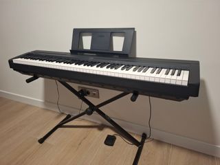 Teclado Yamaha P45B con pedal y soporte