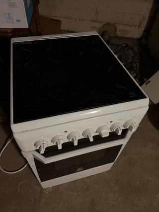 Cocina Eléctrica Indesit Horno Vitrocerámica