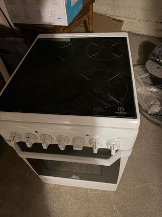 Cocina Eléctrica Indesit Horno Vitrocerámica