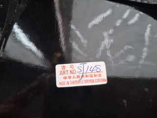 Portagioie rosso con chiusura dorata