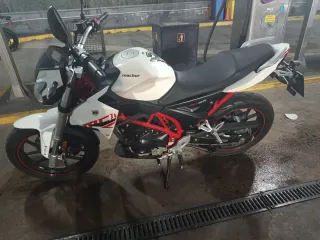 Macbor Shifter 125cc Blanca y Roja