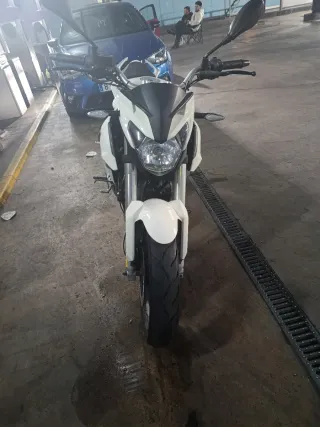 Macbor Shifter 125cc Blanca y Roja