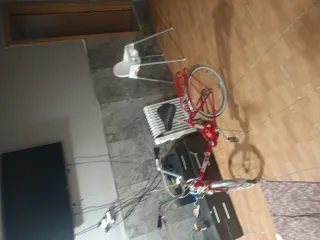 Llanta de bicicleta blanca y negra