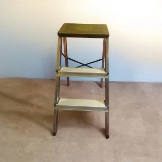 Escalera Plegable Metal y Plástico