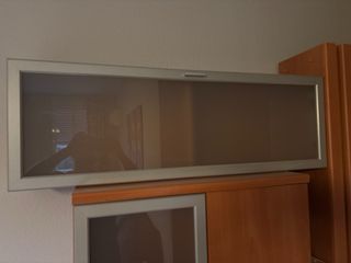 Mueble de salón clásico madera y cristal