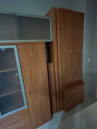 Mueble de salón clásico madera y cristal