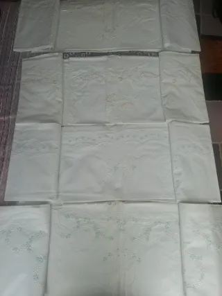Conjunto de sábanas bordadas