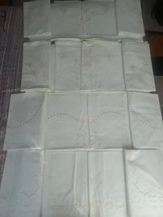 Conjunto de sábanas bordadas