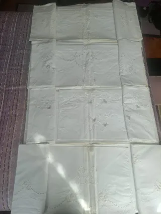 Conjunto de sábanas bordadas
