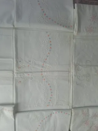 Conjunto de sábanas bordadas