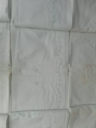 Conjunto de sábanas bordadas