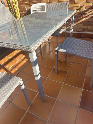 Mesa y 3 Sillas Terraza Mimbre y Cristal