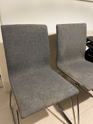 Sillas de tela gris con patas metálicas (3u)
